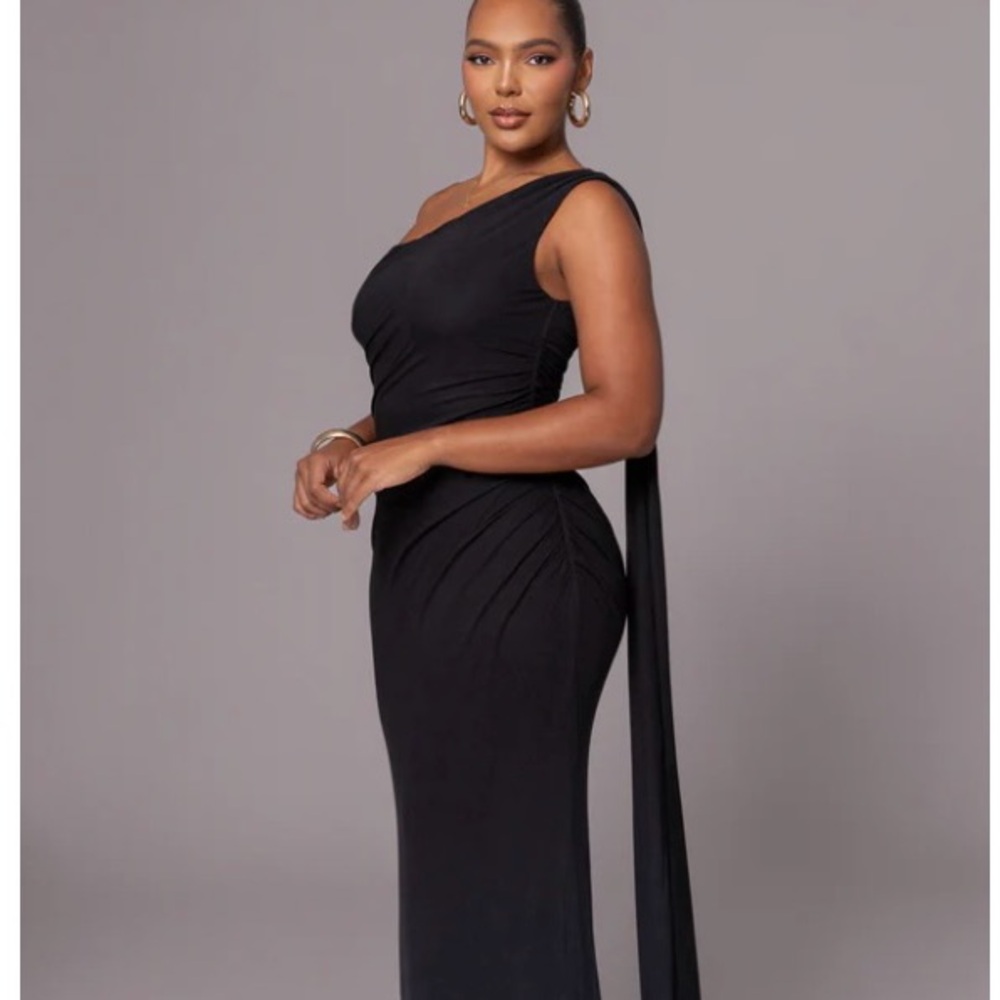 New with tags-Elegant Black One-Shoulder Dress